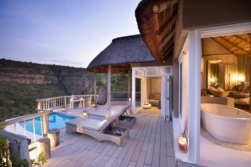 Suite deck and plunge pool at Clifftop Exclusive Safari Hideaway