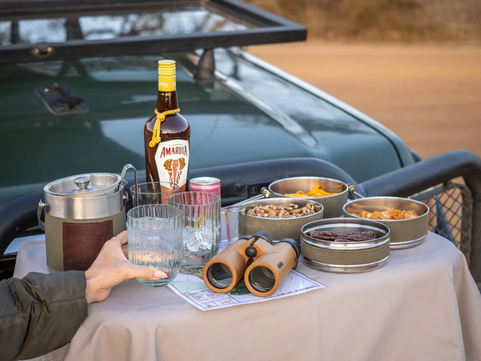 Refreshments during a safari stop at Clifftop Exclusive Safari Hideaway