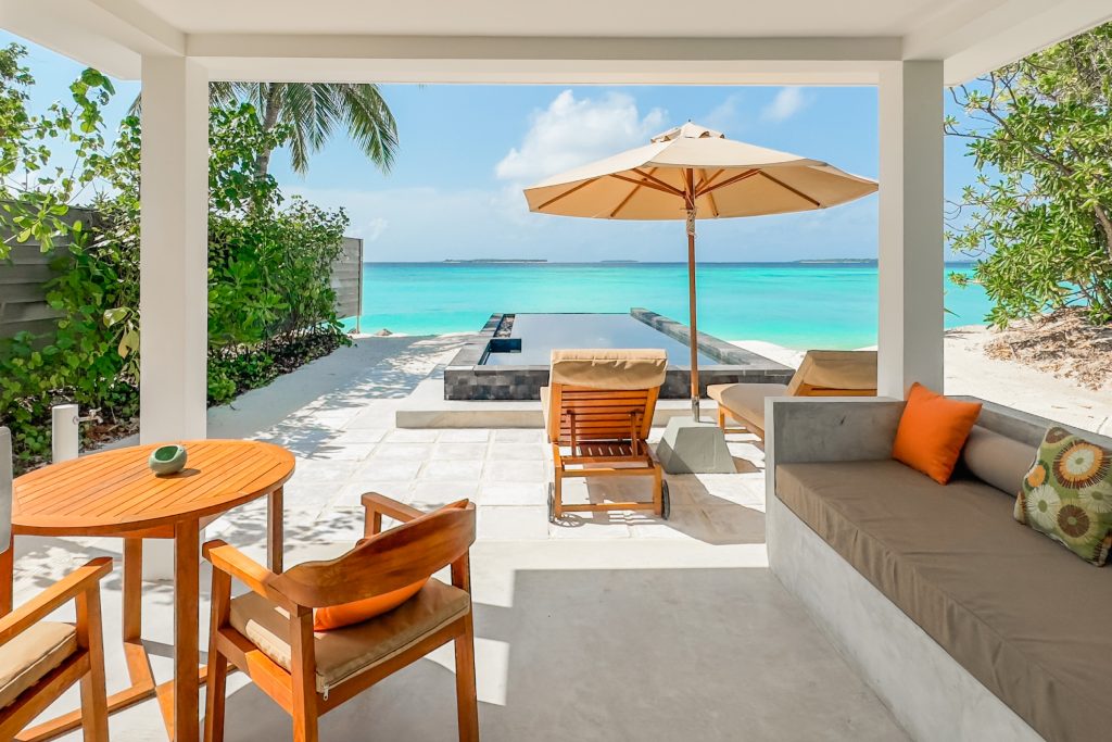 beach-suite-with-pool-view