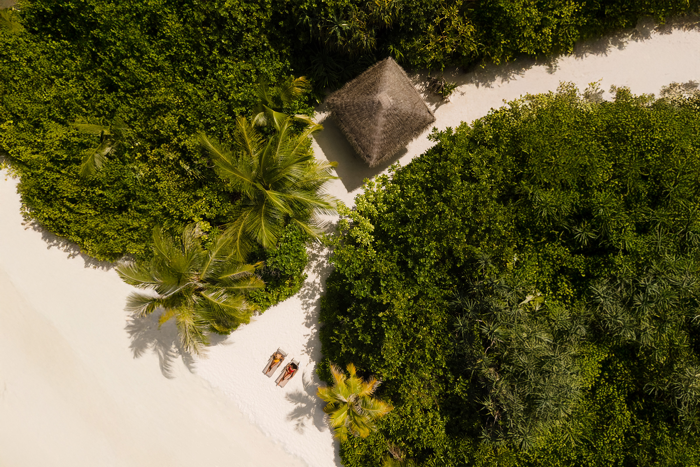 sun-siyam-iru-fushi-aerial-of-the-resort-beach