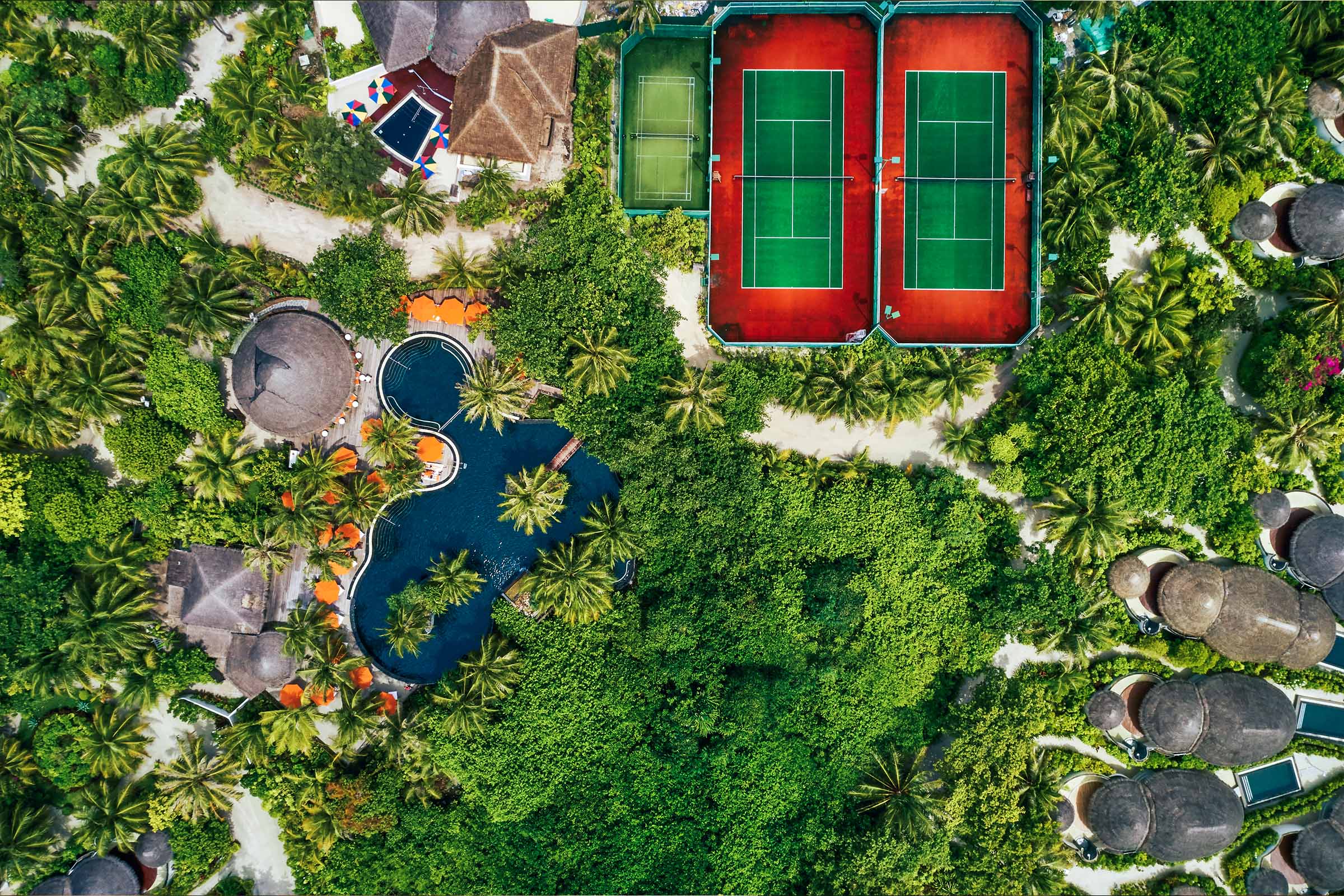 sun-siyam-iru-fushi-recreation-tennis-court