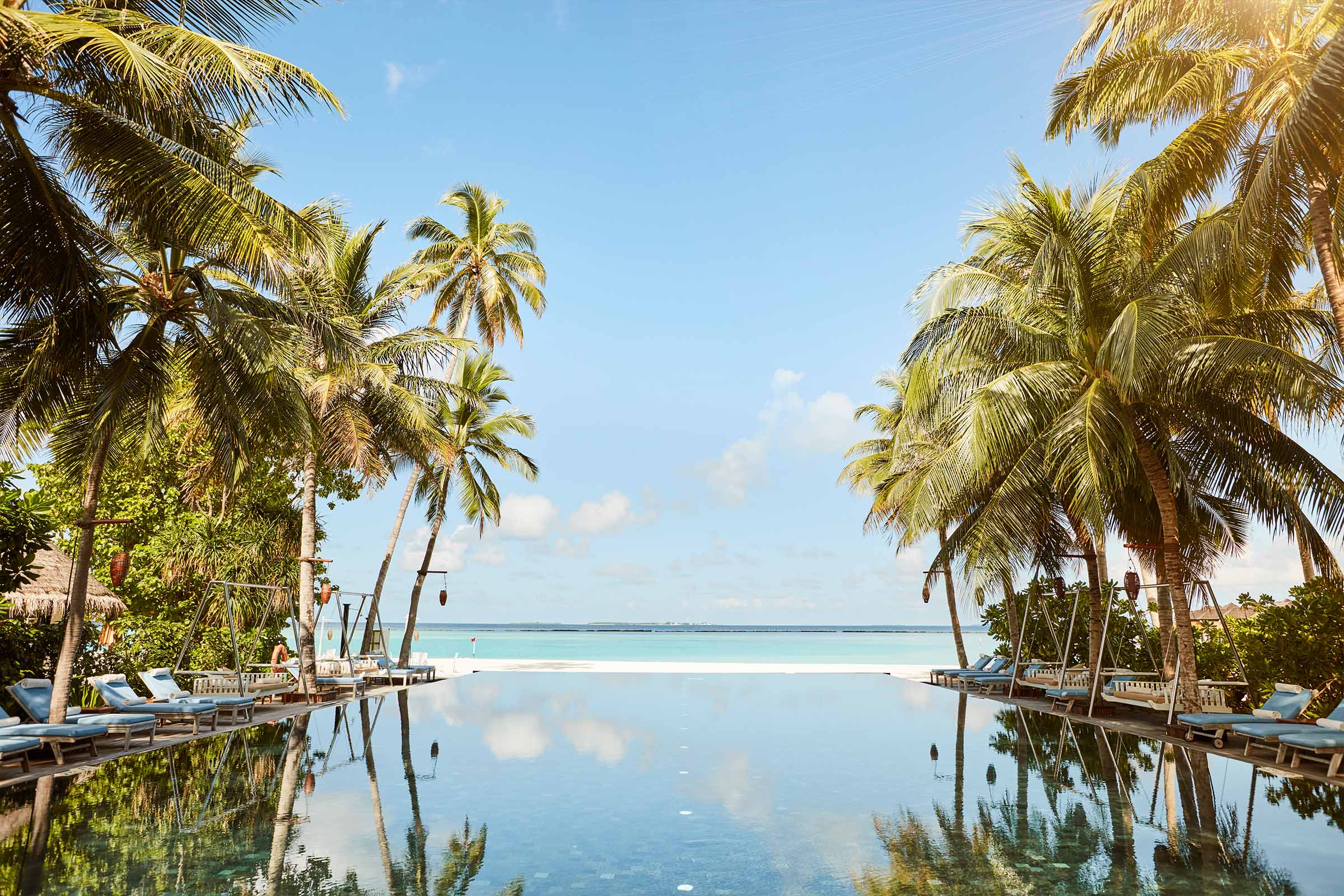 sun-siyam-iru-fushi-reflections-bar-view