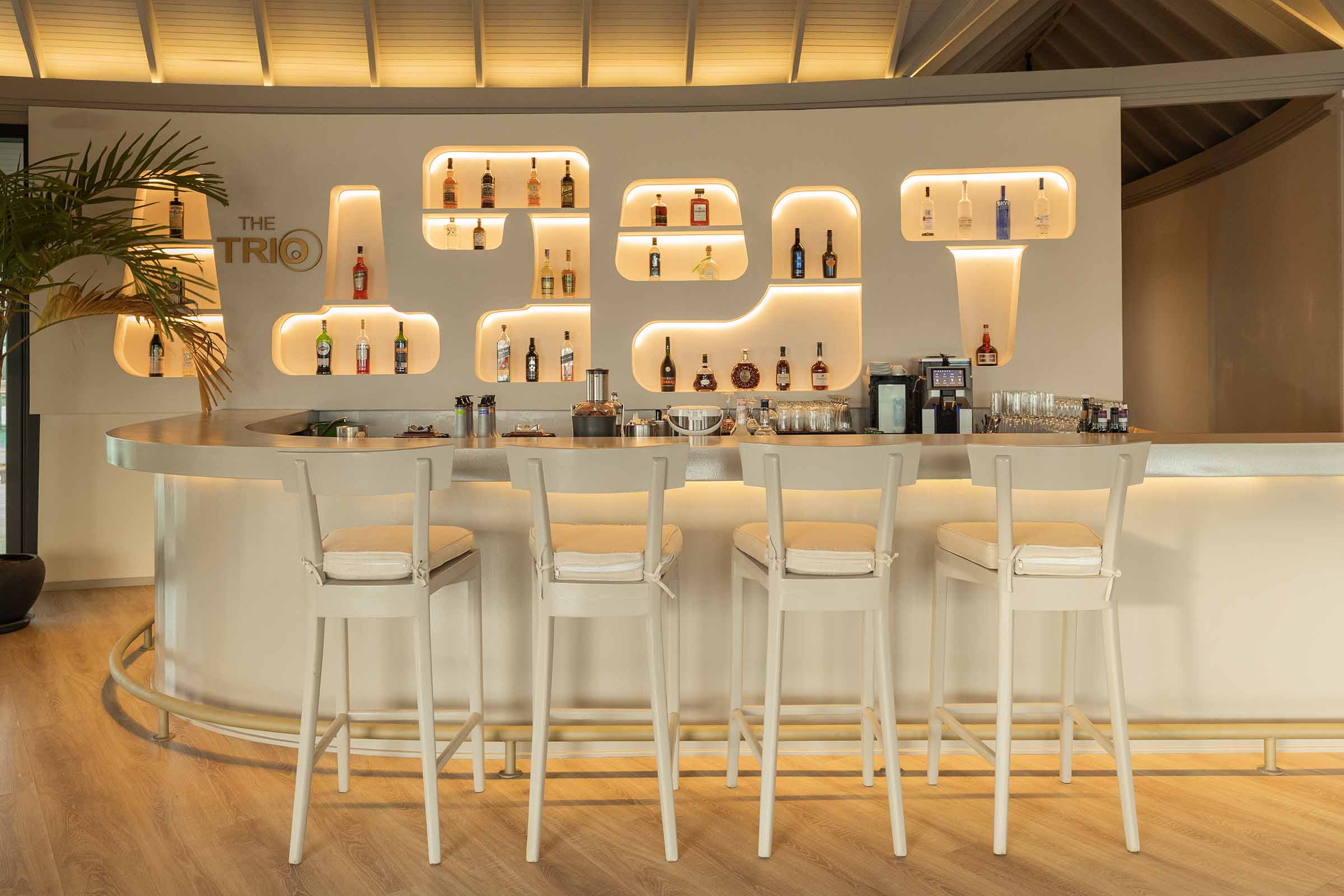 sun-siyam-iru-fushi-trio-restaurant-indoor