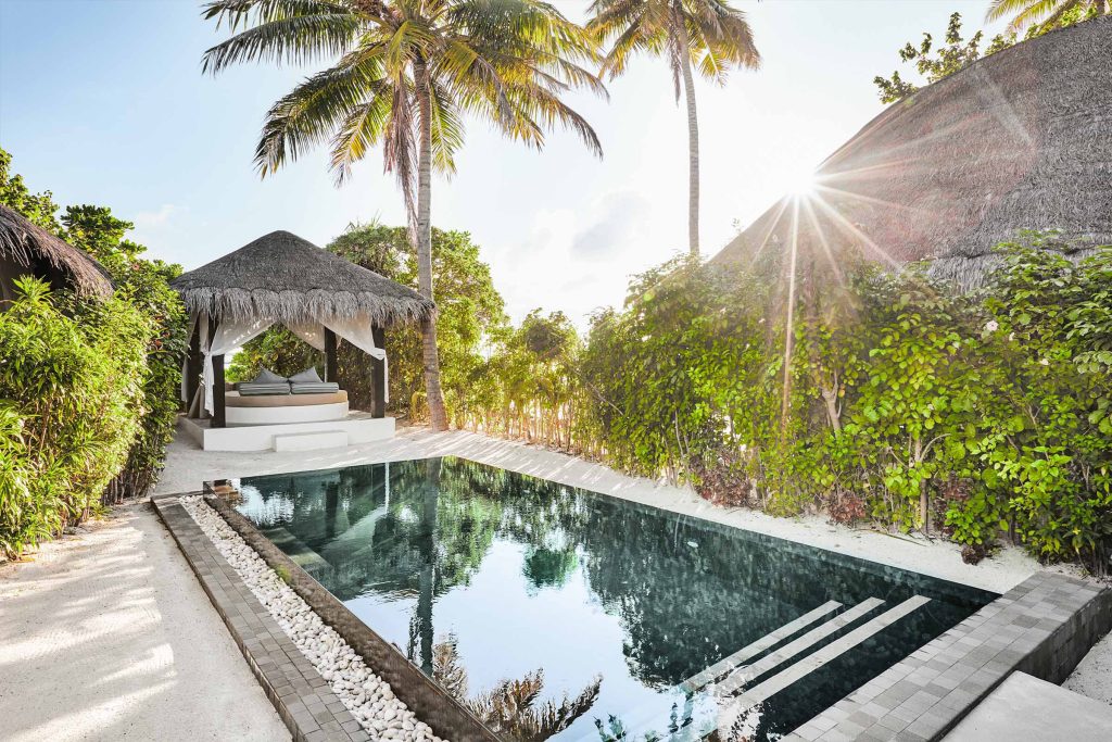 sun-siyam-iru-fushi_deluxe-beach-villa_with-pool-outdoor