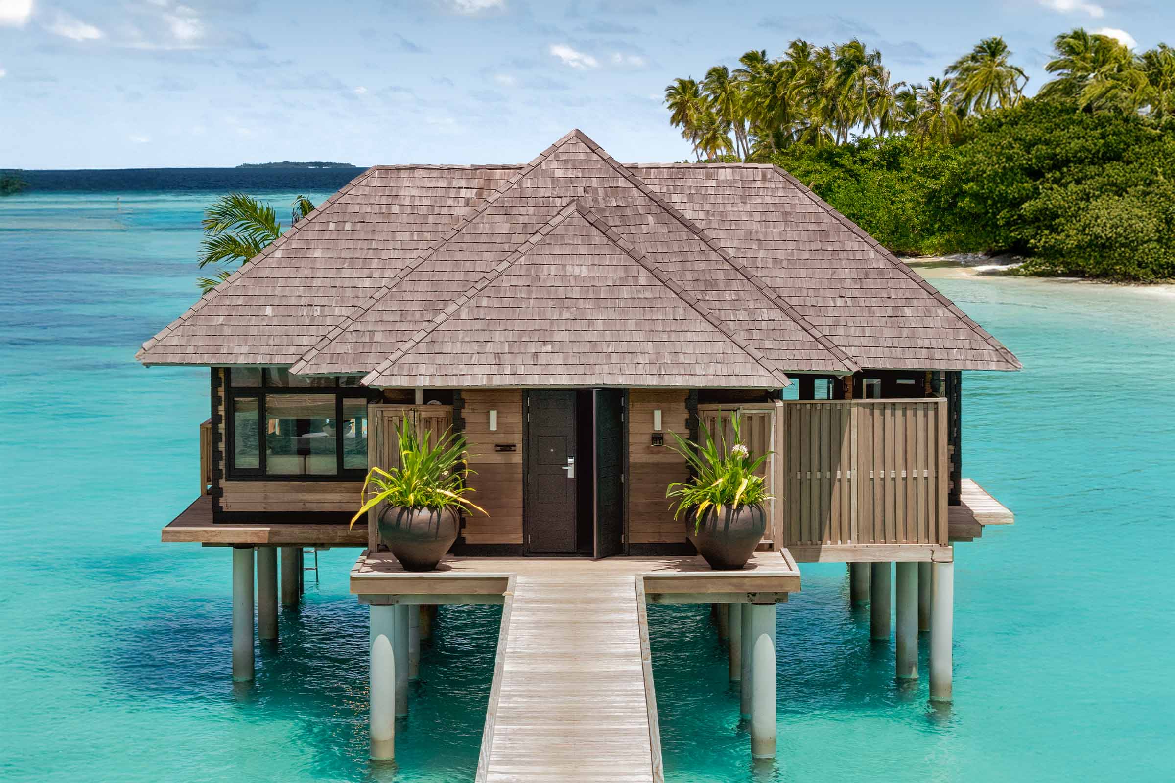 sun-siyam-iru-fushi_water-villa-with-pool-aerial-photo