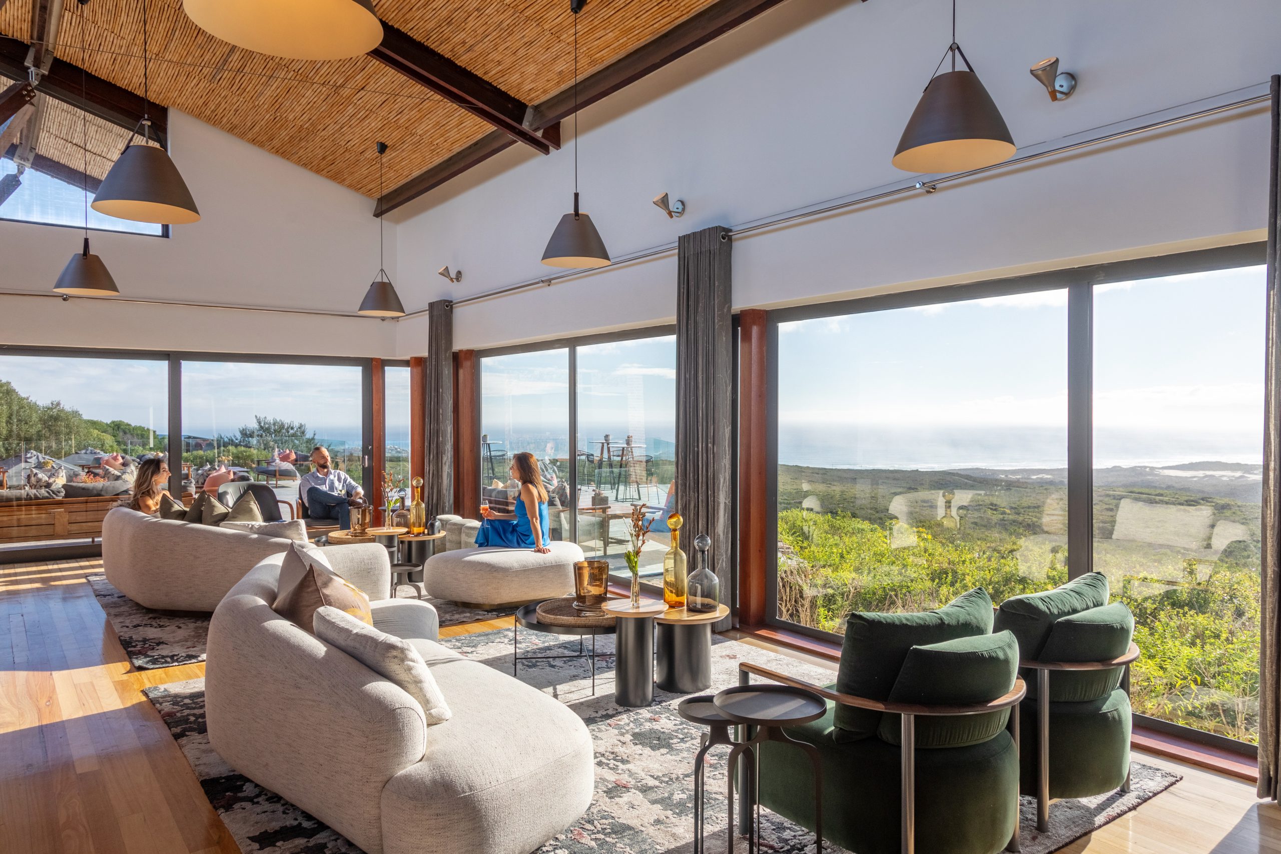 Grootbos-2025-07-MvR-Forest-Lodge-Lounge-Champagne-04