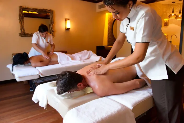 SeselSpa_CouplesMassageinsession-768x513