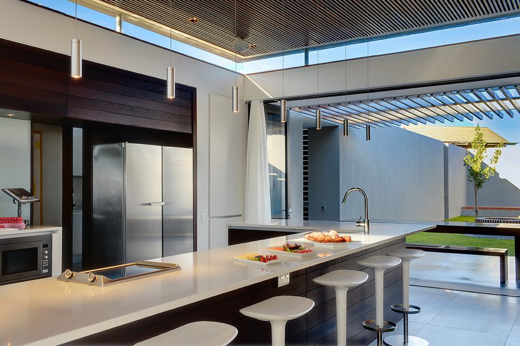 web-grootbos-accommodation-villa-kitchen-03